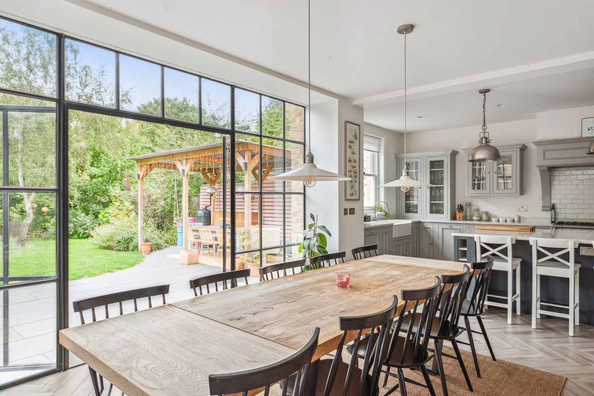 5 bedroom semi-detached house for sale 0