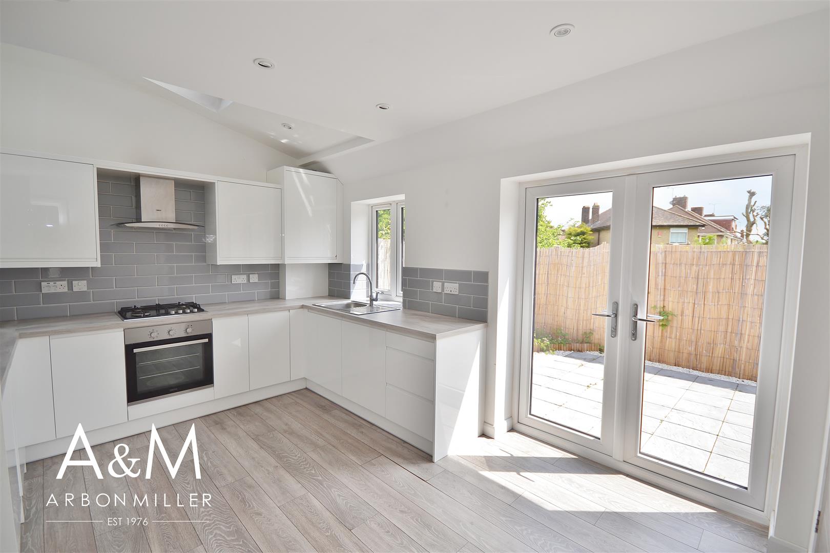 2 bed semi-detached house for sale