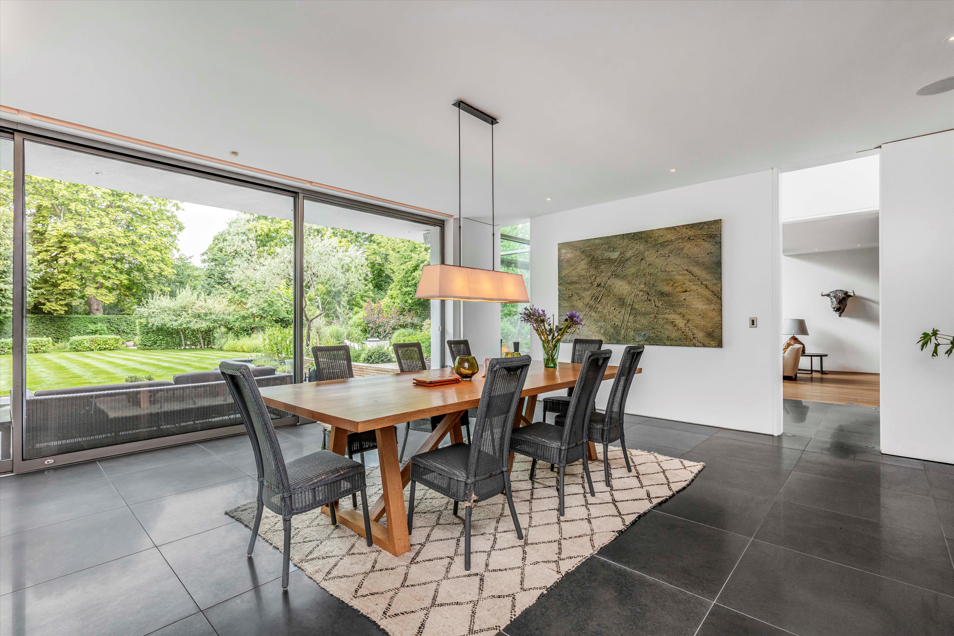 6 bedroom detached house for sale 0