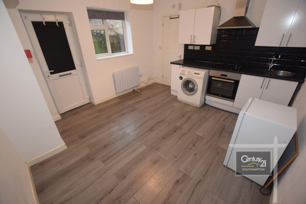 Flat 2,  90, Chestnut Road, SOUTHAMPTON photo 5