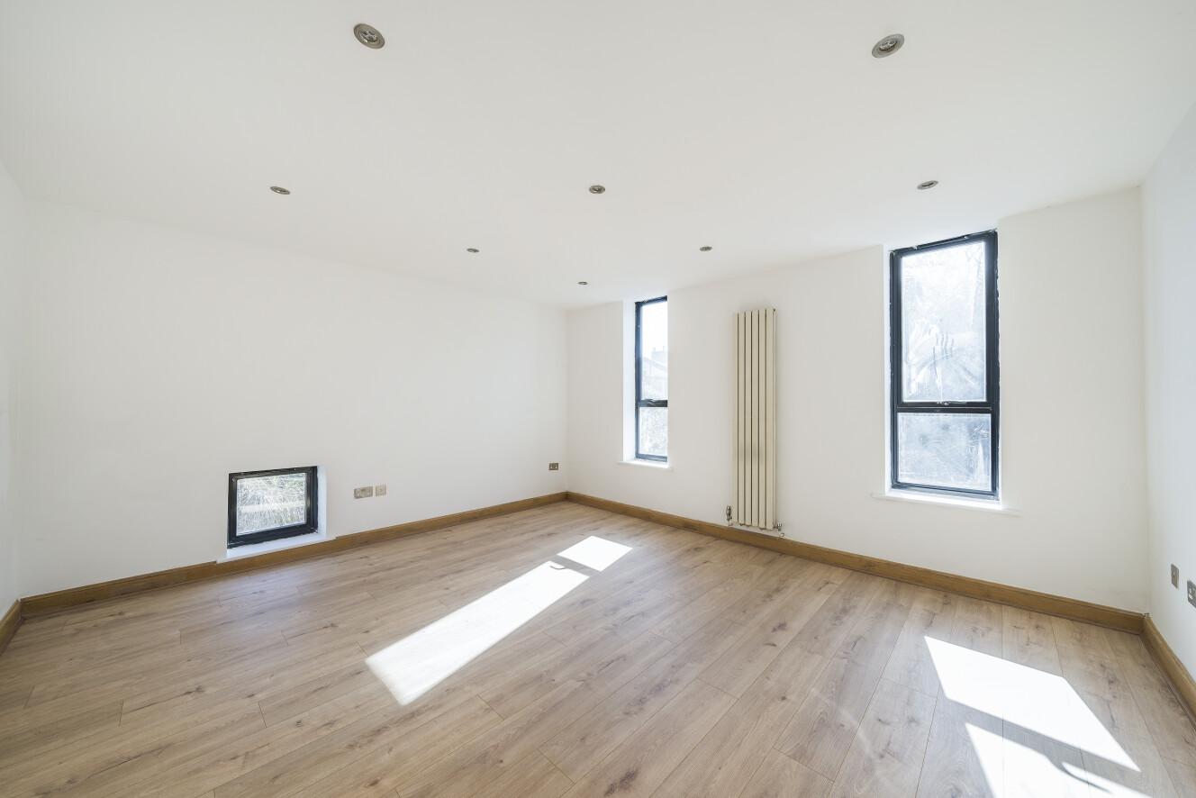 4 bedroom end terrace house for sale 0
