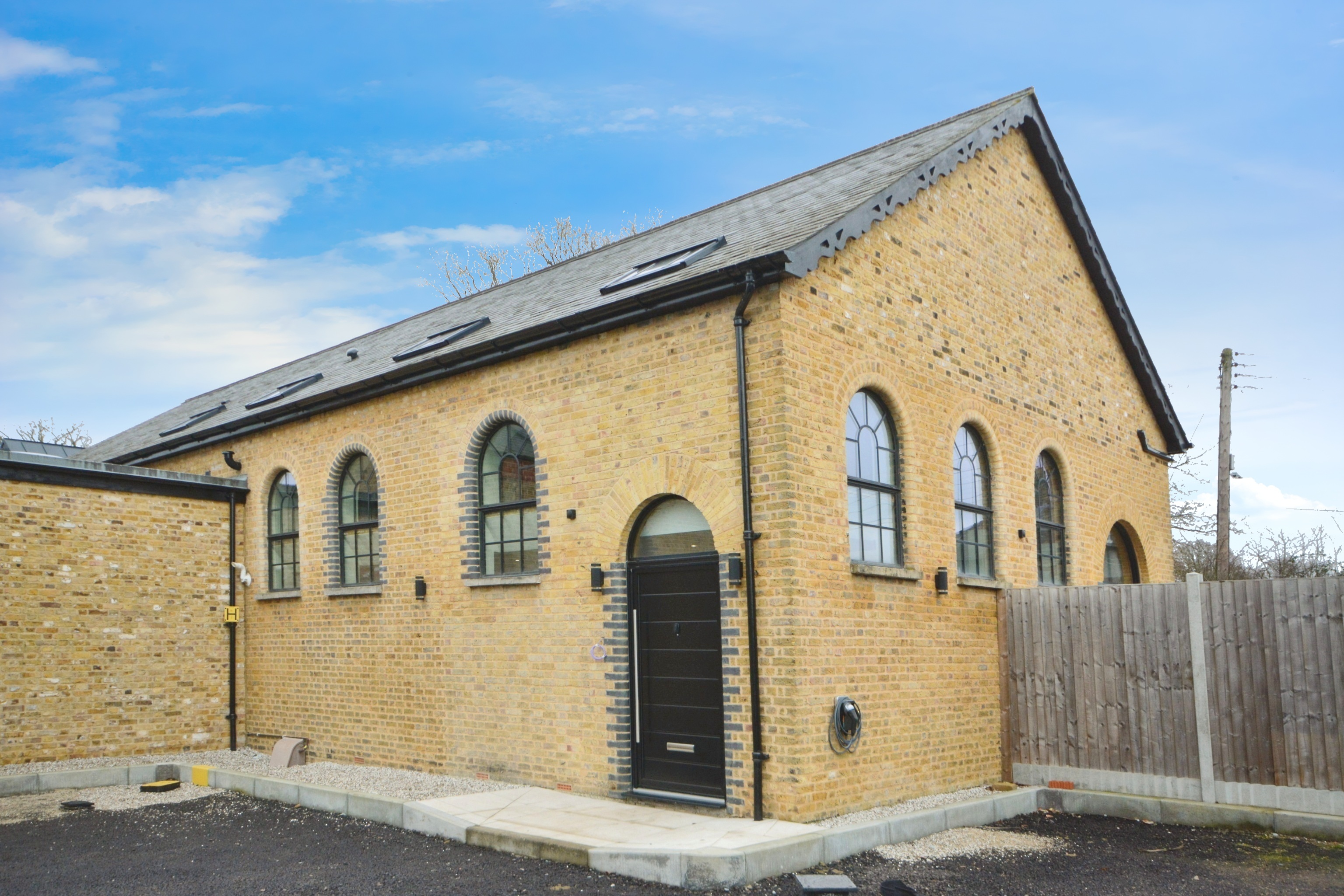 4 bedroom semi-detached house for sale 0
