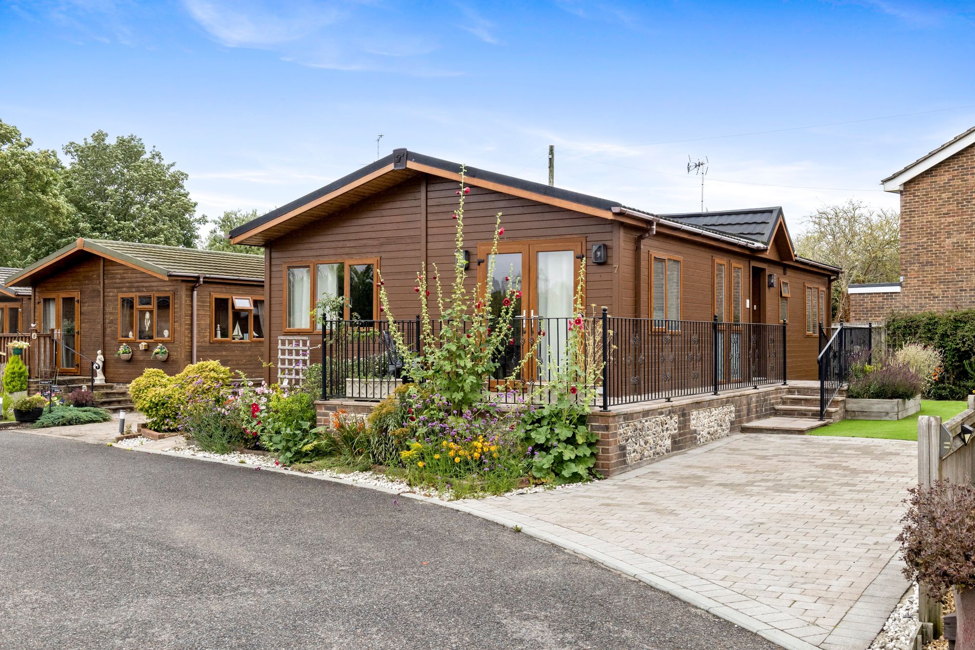 2-bed caravan on 7 Riverside Park Riverside, Steyning, £225,000