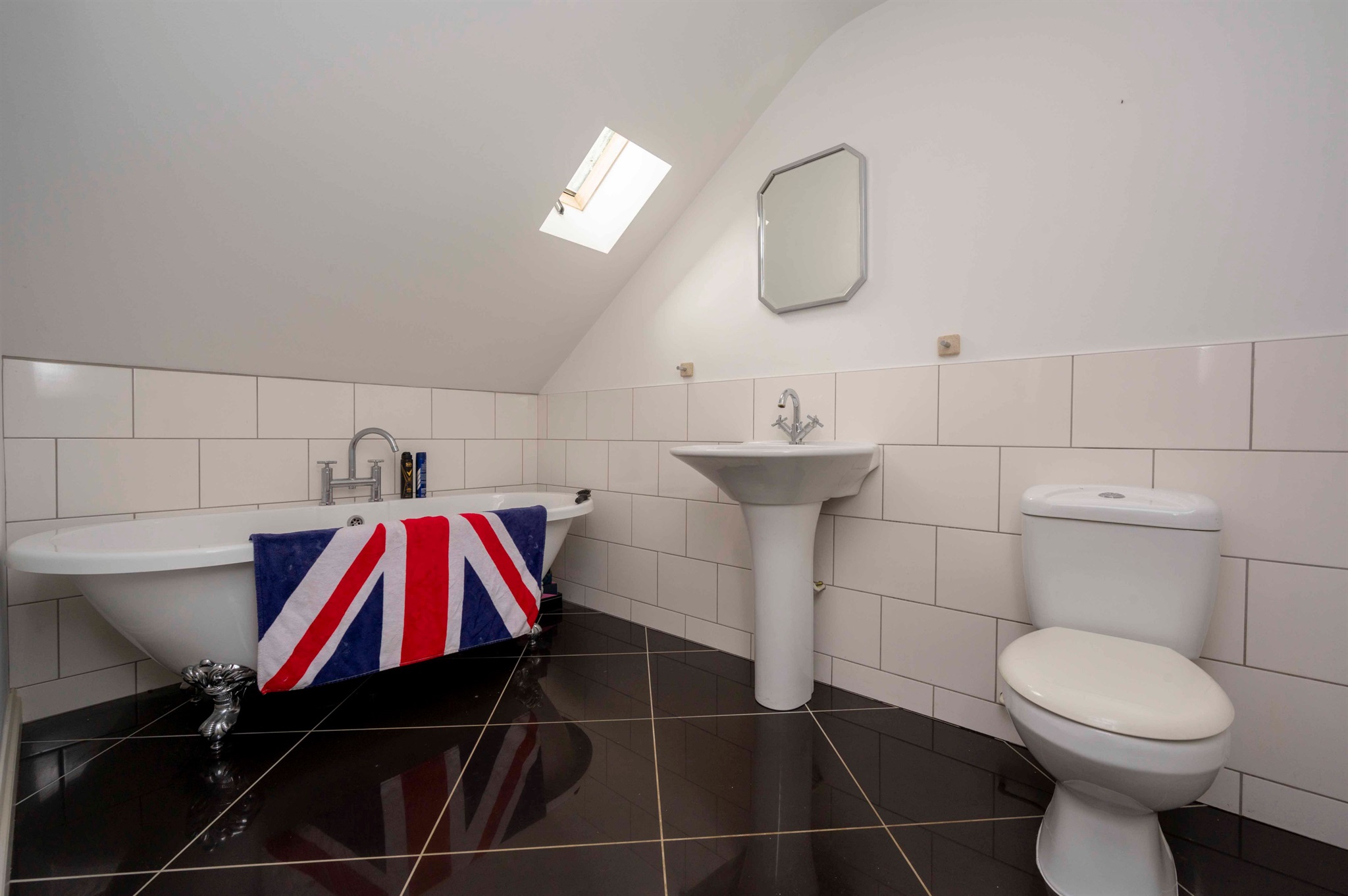 Photos of Warkton Lane, Barton Seagrave, Kettering NN15 61786519