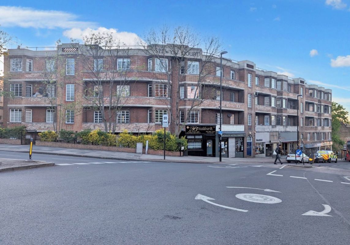 Flat 22 Selwyn Court, Blackheath Village, Blackheath, London, SE3 9SZ photo 2
