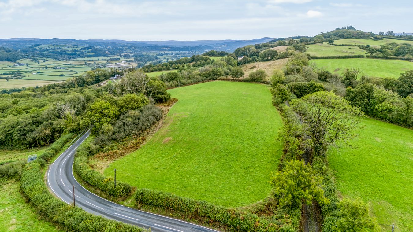 Plasbach, Llanarthney, Carmarthen, SA32 8JP - listing photo