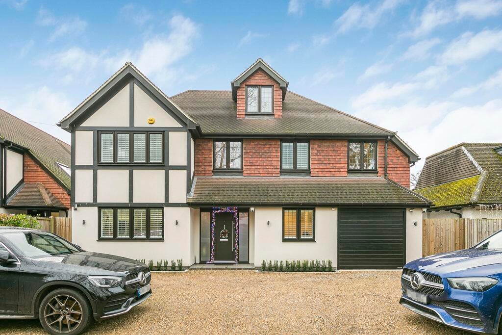 2 bedroom maisonette for sale