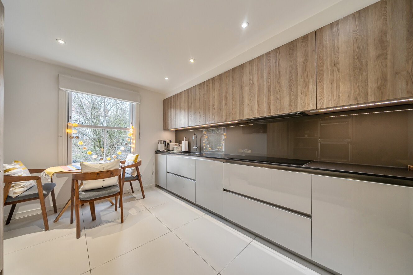 4 bedroom maisonette for sale 0