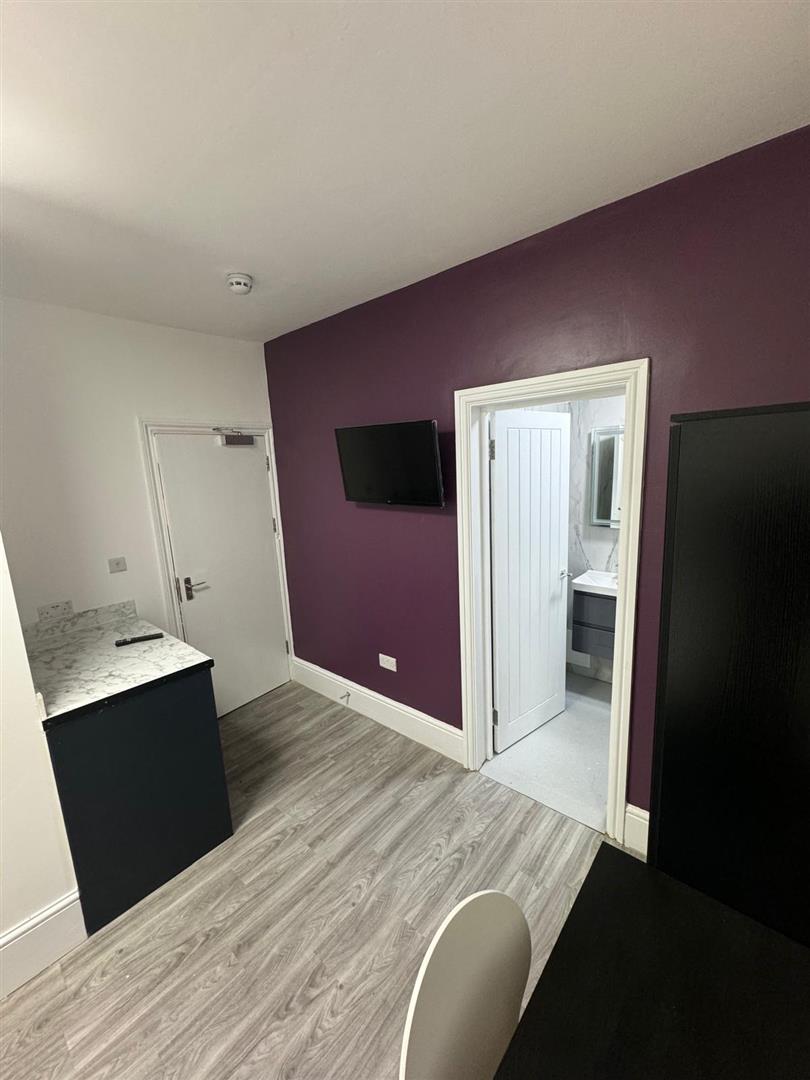 Unit 4, 127, Glenny Road, Barking photo 5