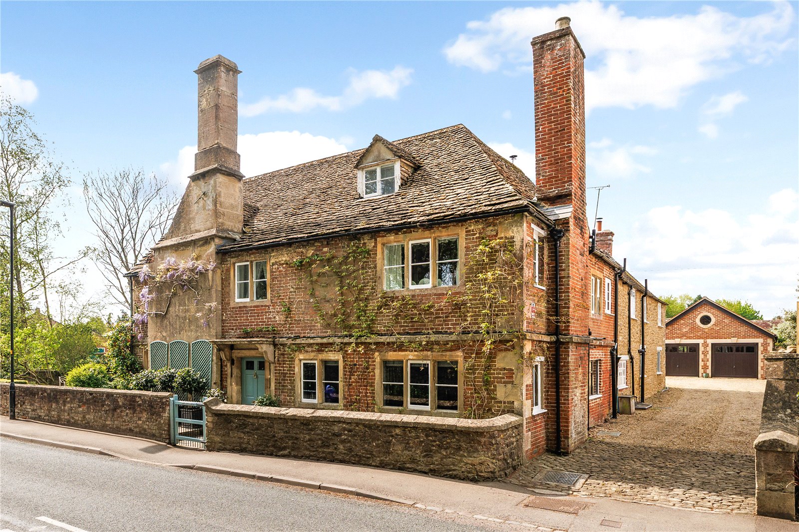 6 bedroom detached house for sale 0