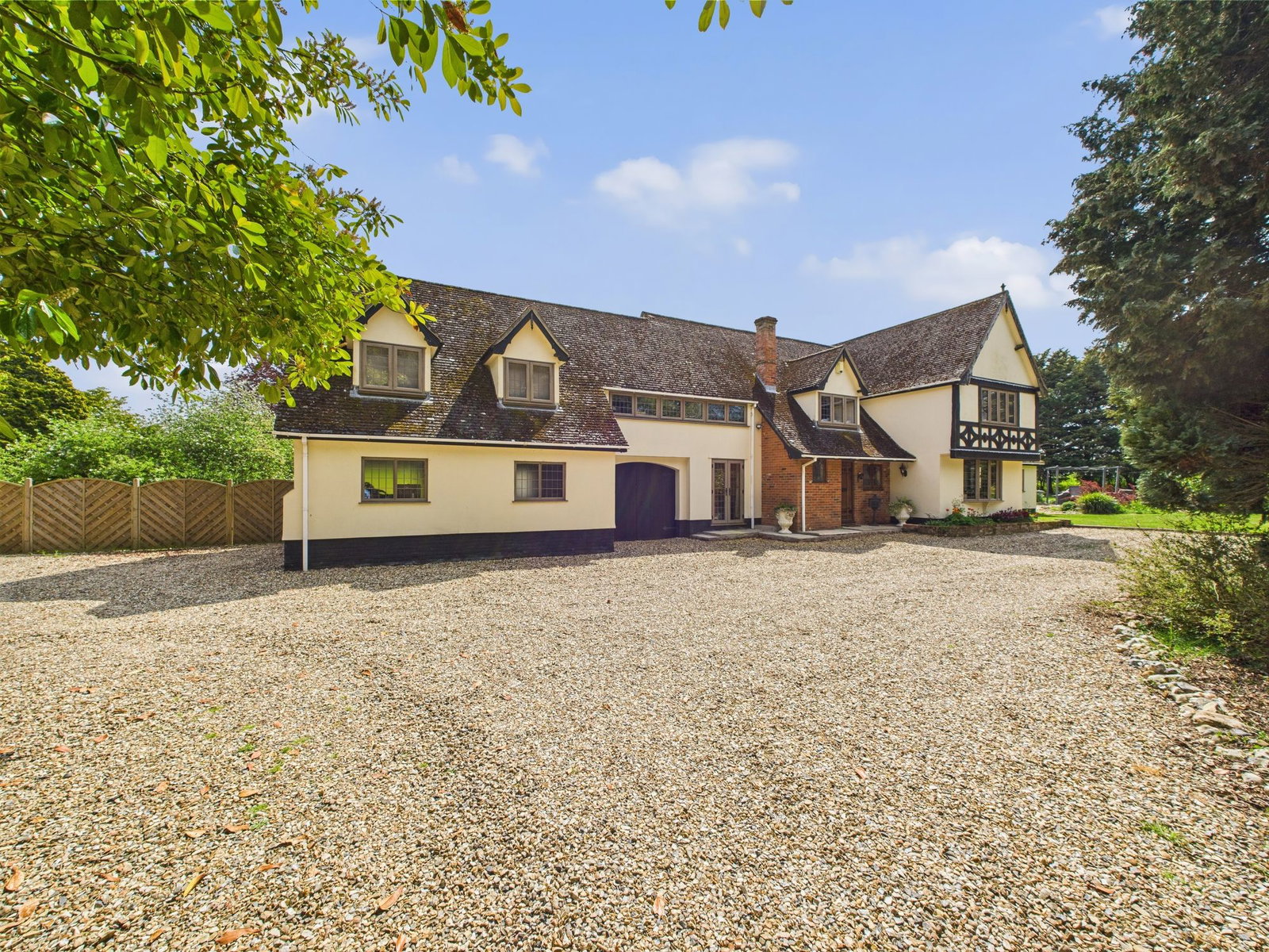 5 bedroom detached house for sale 0