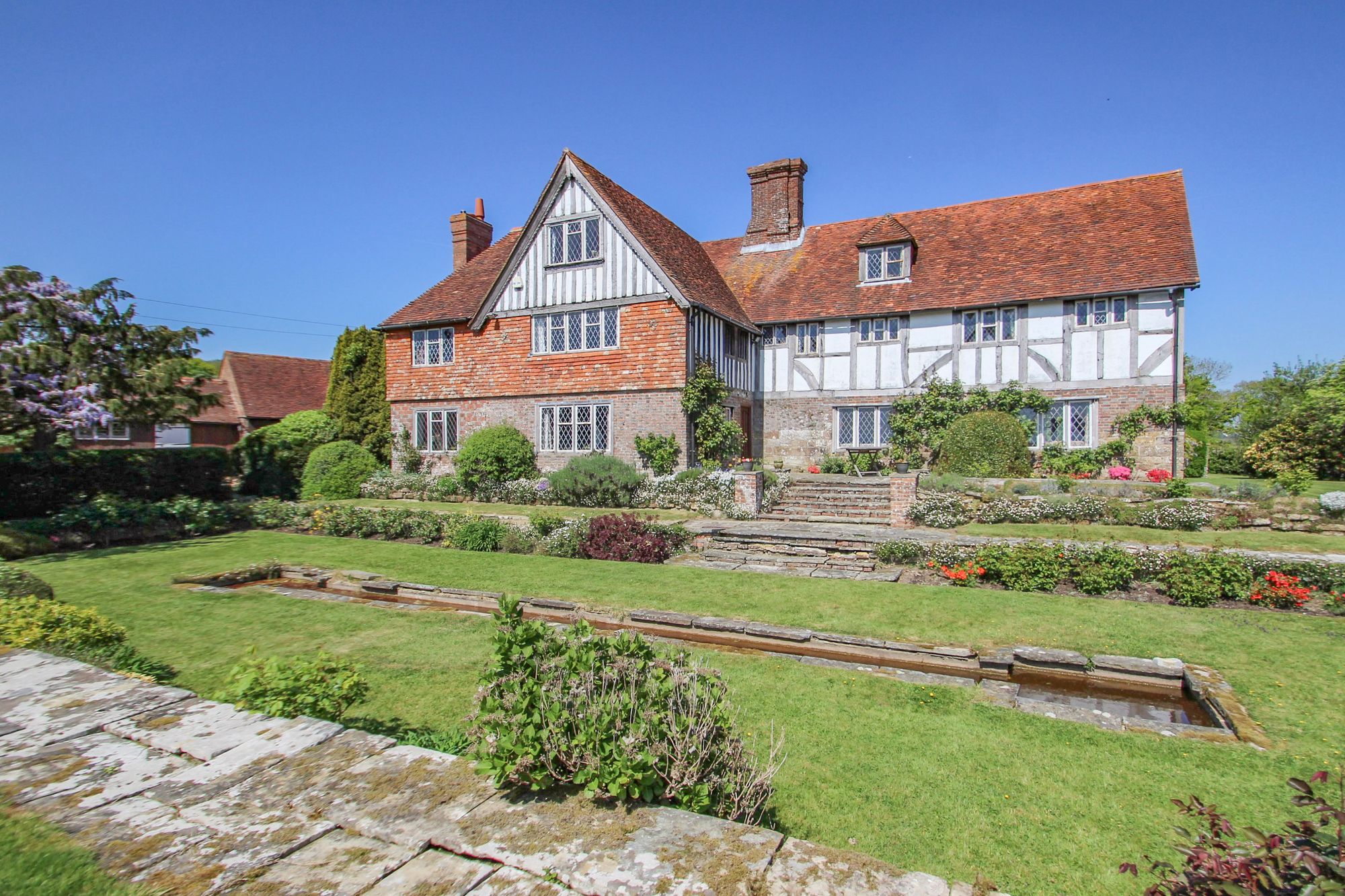 3 bedroom flat for sale