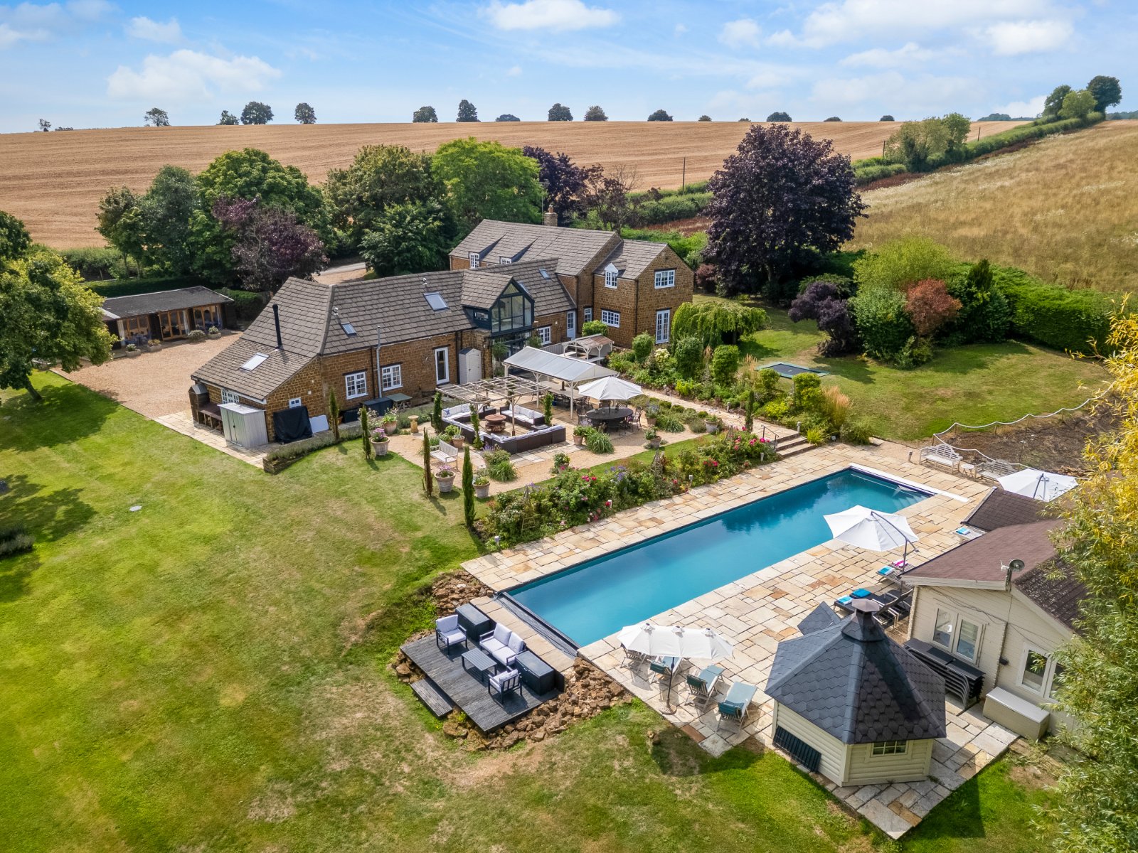 7 bedroom detached house for sale 0