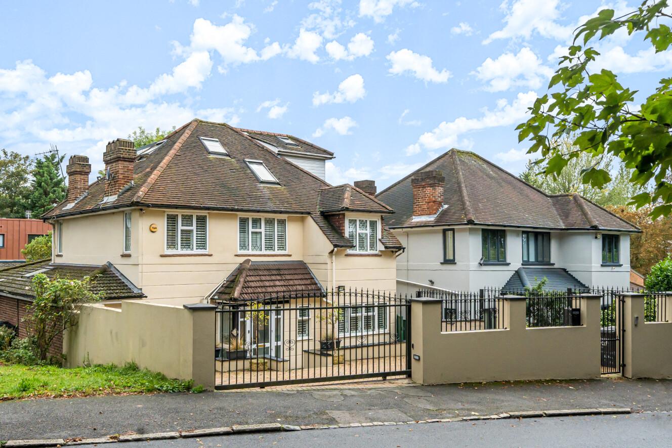 7 bedroom detached house for sale 0