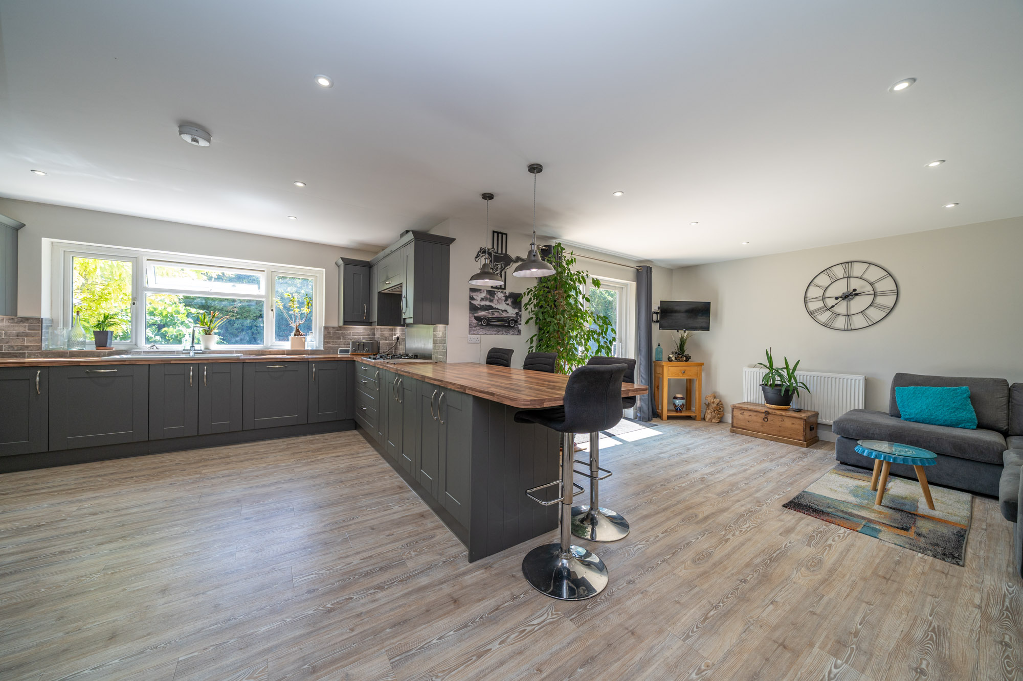 5 bedroom detached house for sale 0