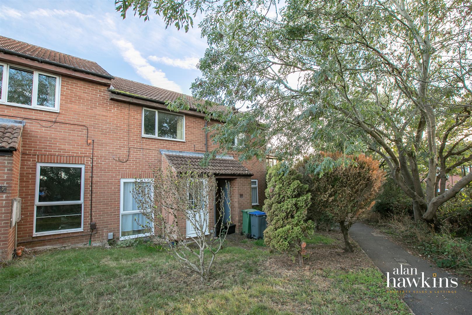 2 bed maisonette for sale
