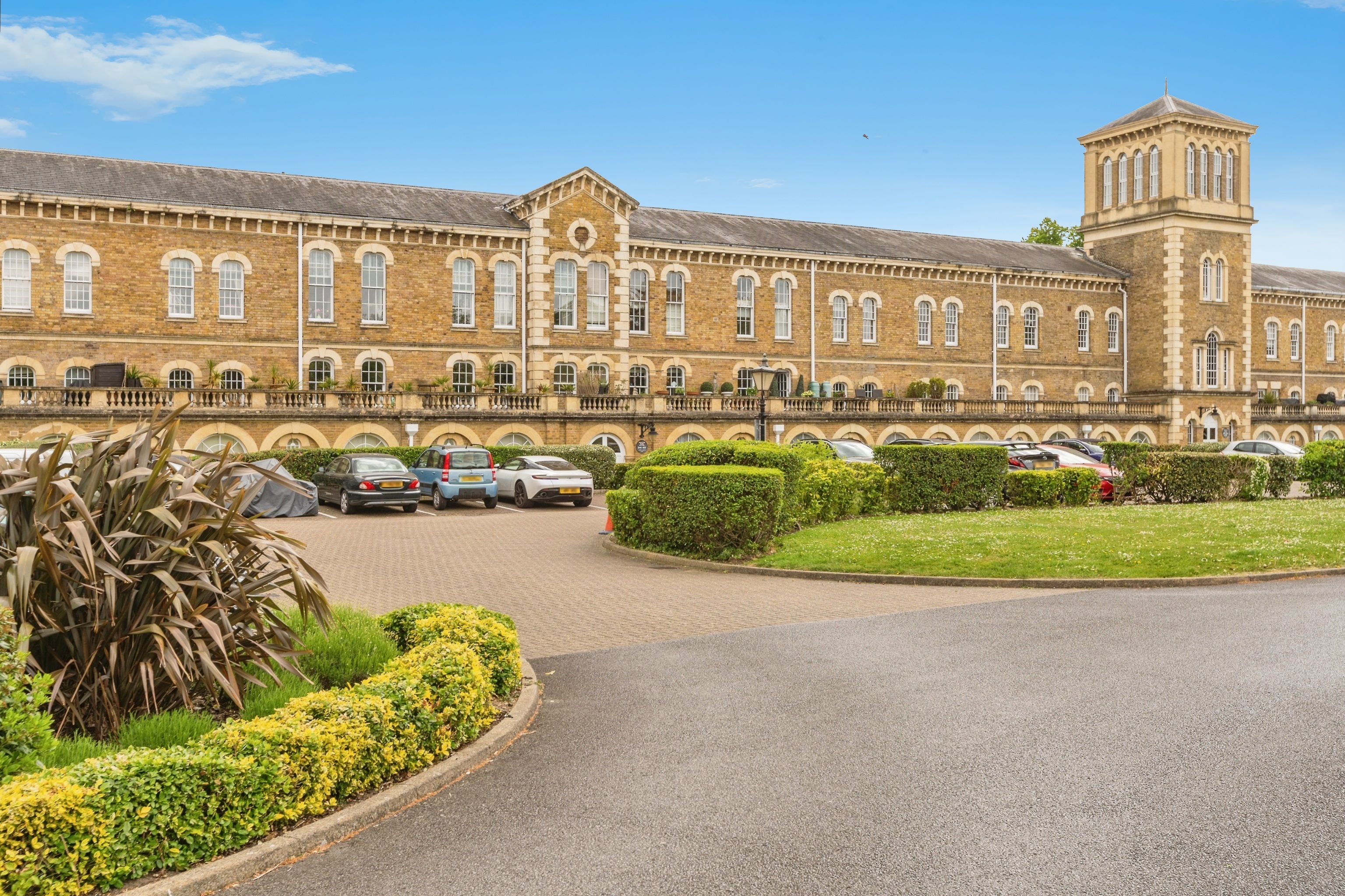 3 bedroom flat for sale 0