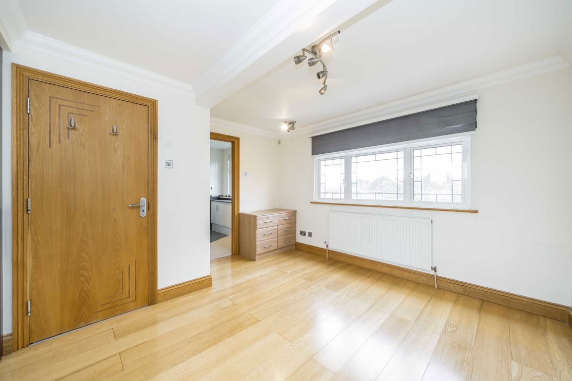 23, Faber Gardens, London photo 4
