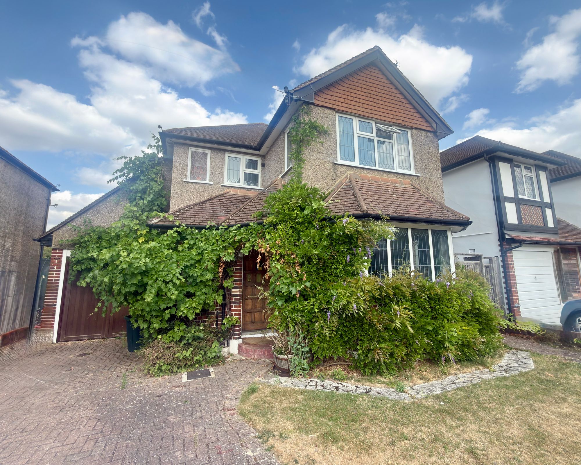 6 Broadhurst, Ashtead photo 2