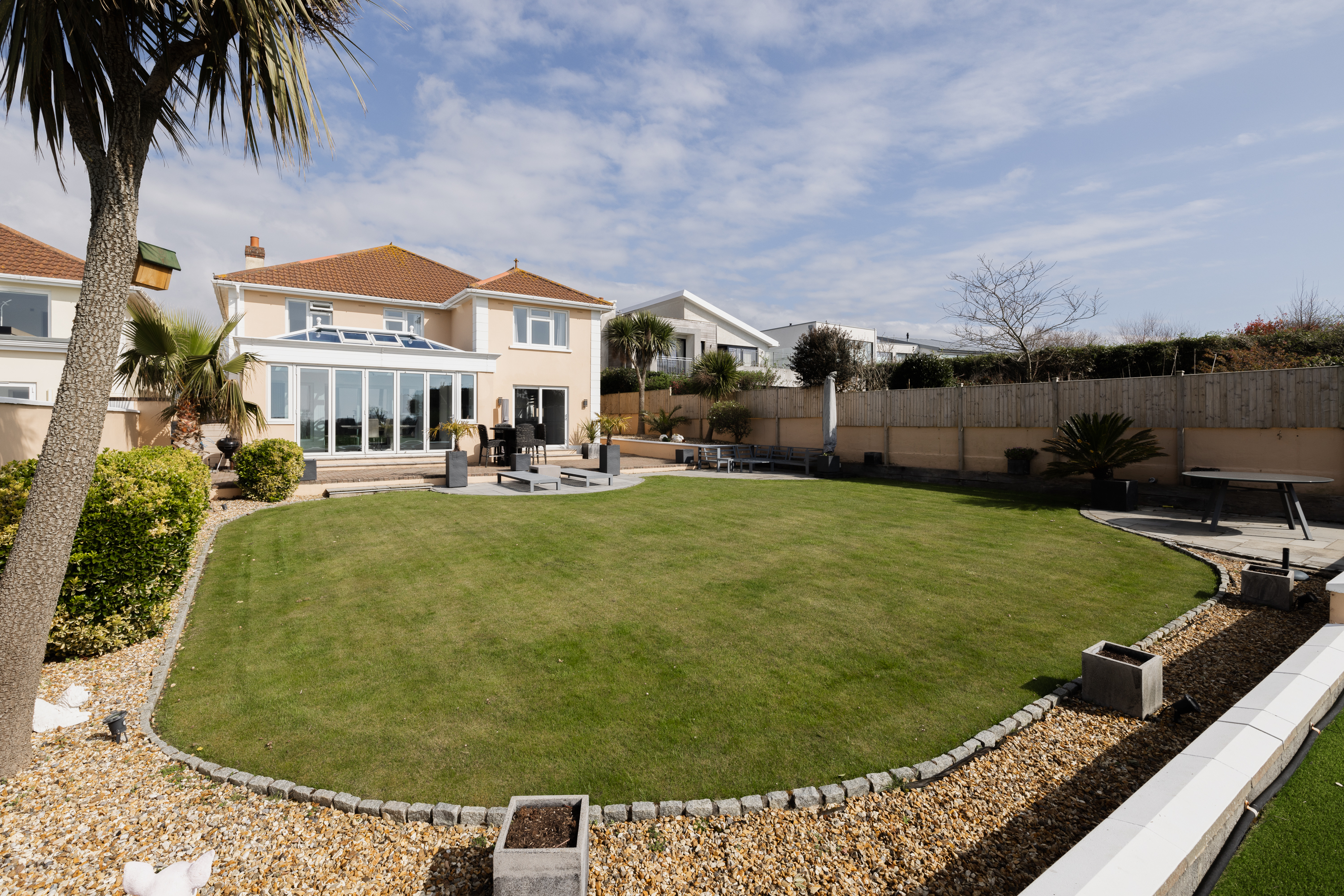 5 bedroom detached house for sale 0