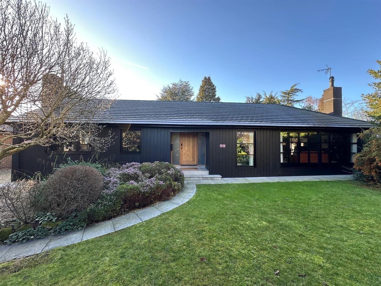 4 bedroom detached bungalow for sale 0