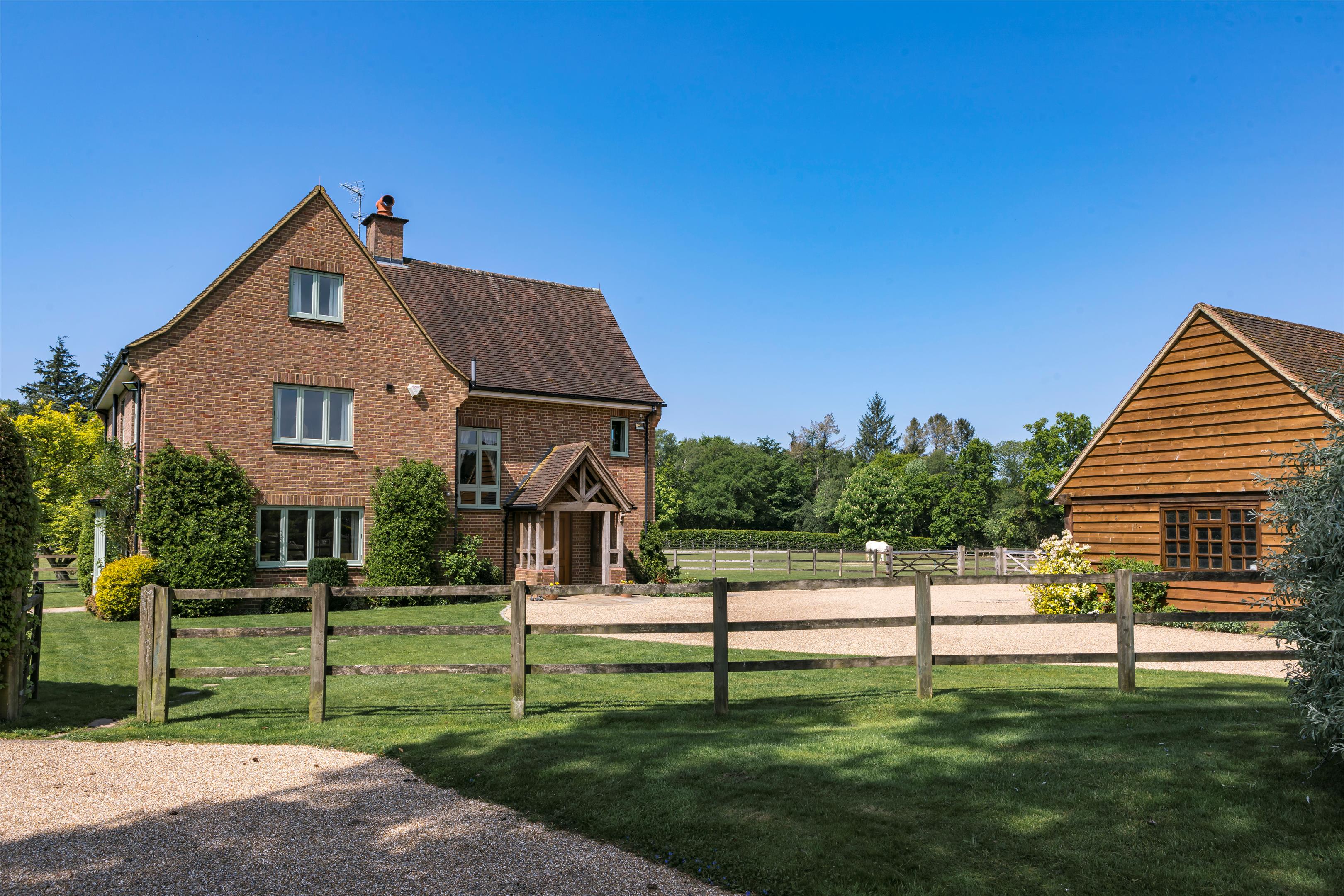 5 bedroom detached house for sale 0