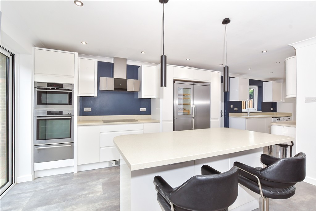 4 bedroom detached house for sale 0