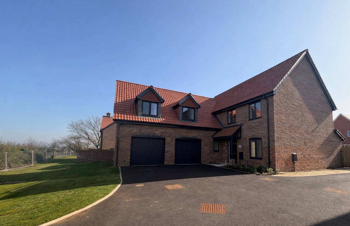 4 bedroom detached house for sale