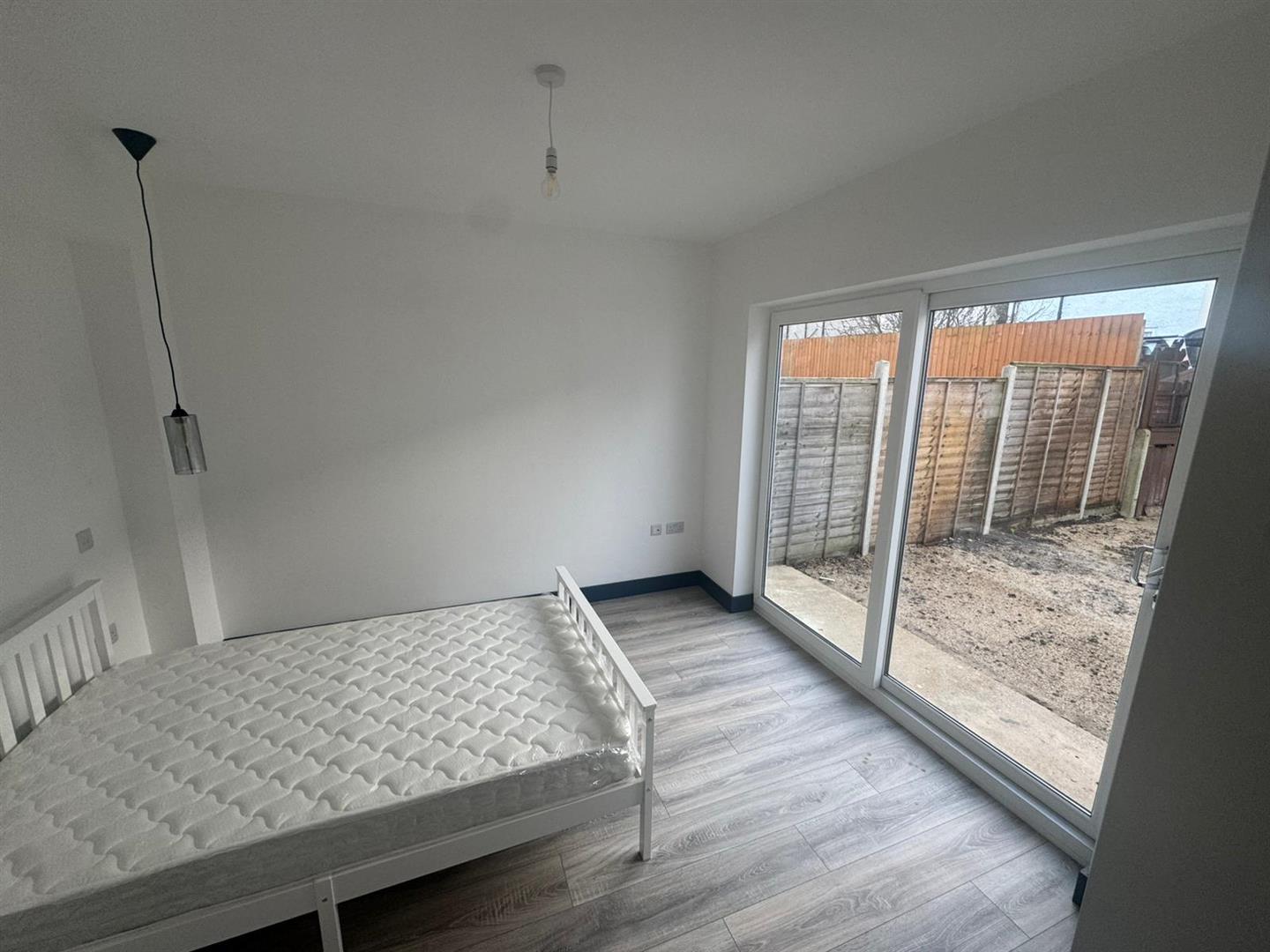 Flat 4, 4, Woodmansterne Road, London photo 4
