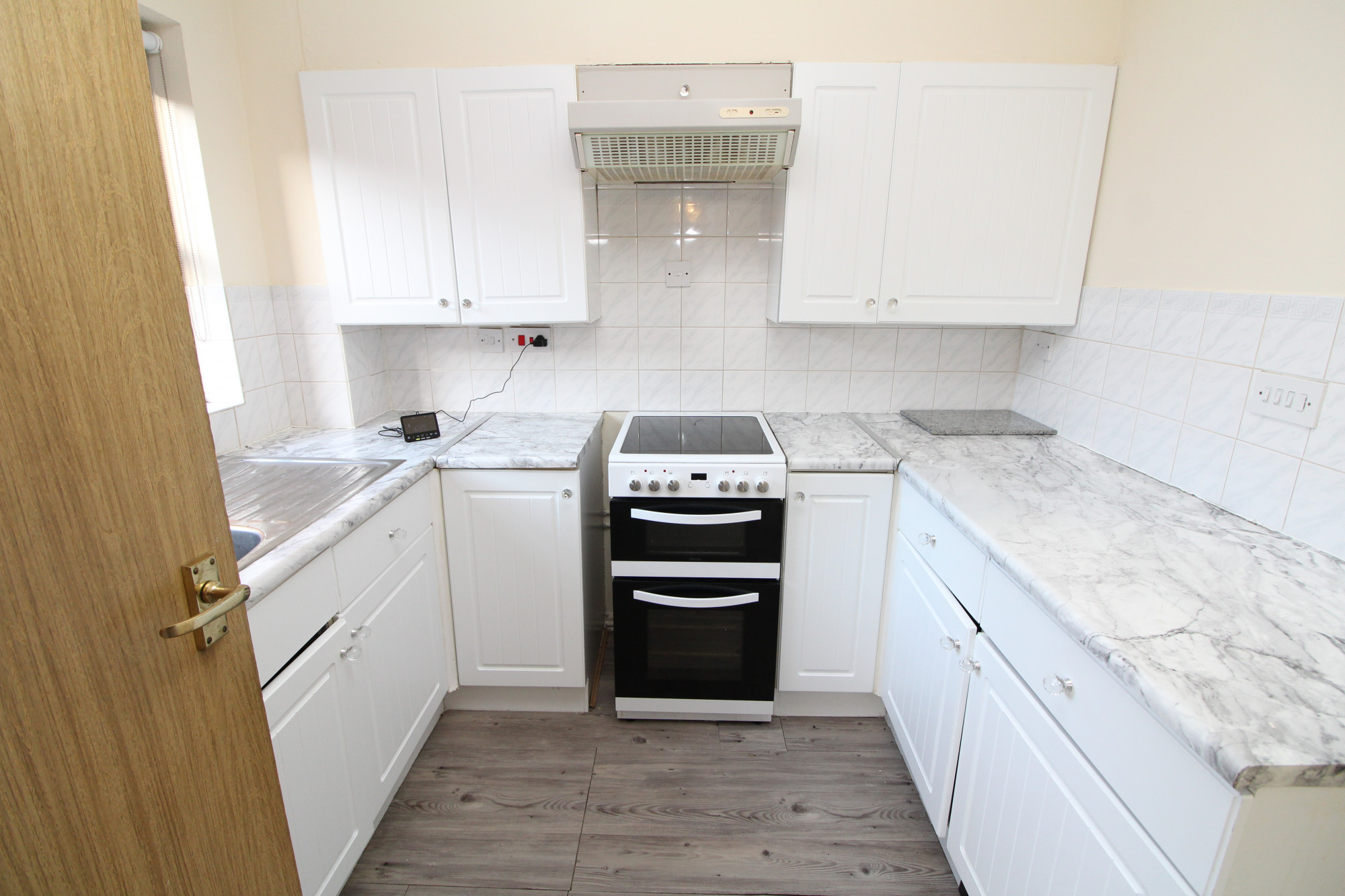 Flat 11, Weeks House, Bromley photo 4