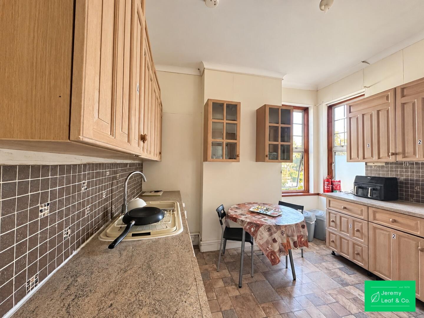 Room 2, 189, Friern Barnet Lane, London photo 4