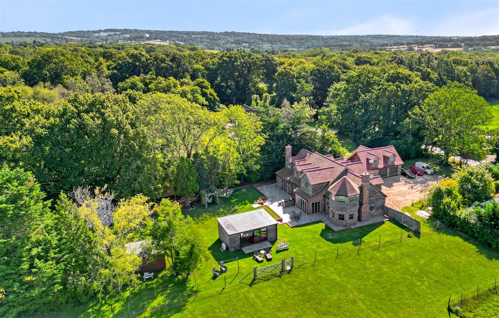 5 bedroom detached house for sale 0