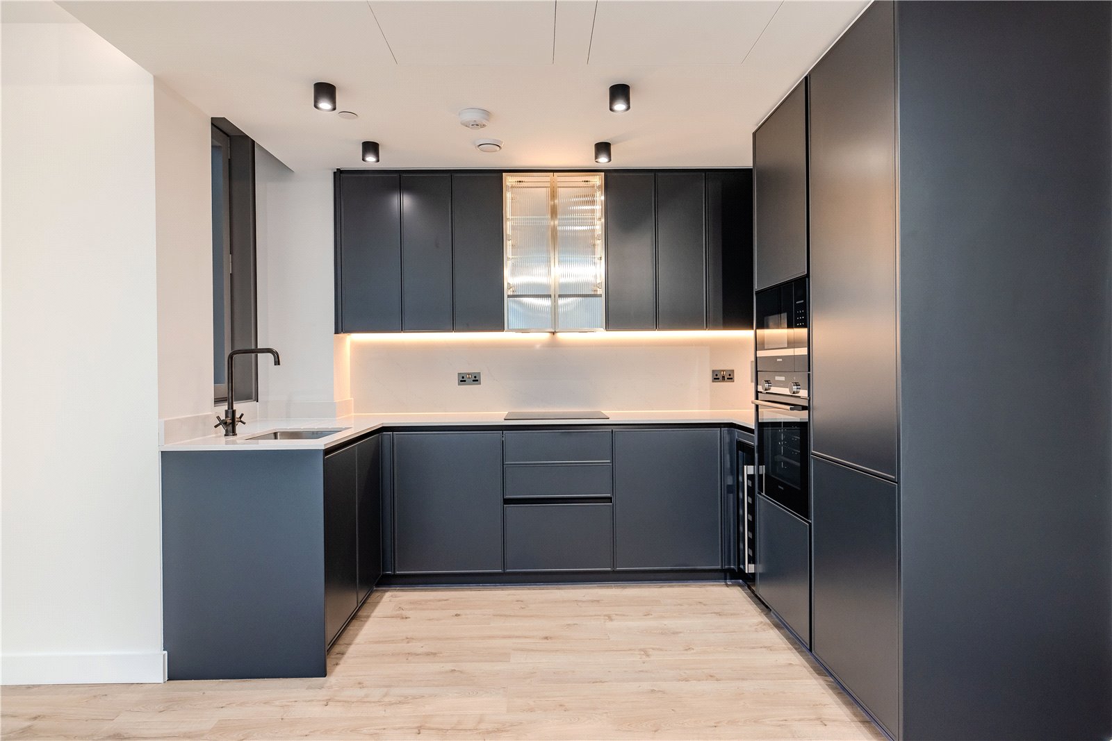 92025, Valencia Tower, London photo 4
