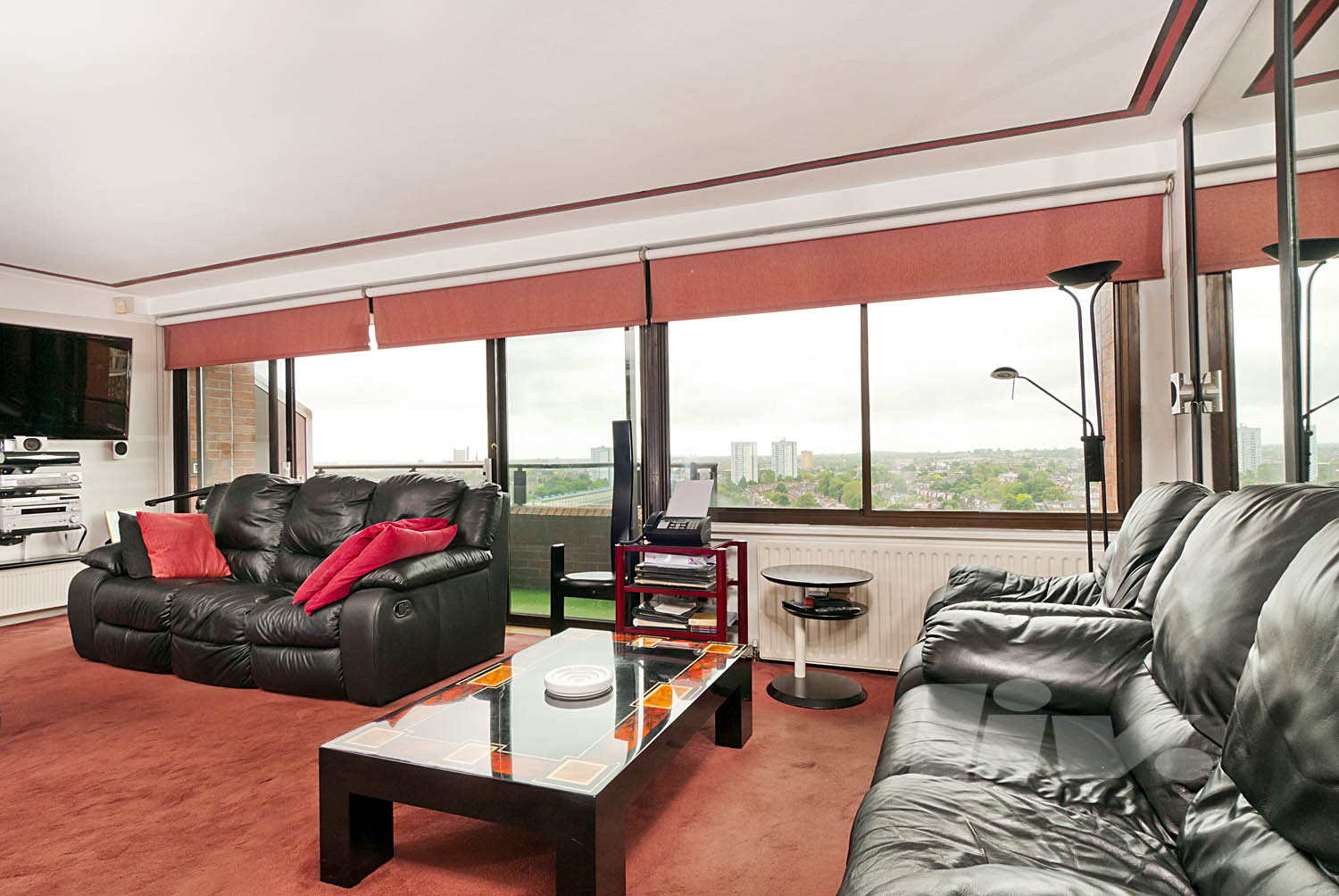 3 bedroom flat for sale