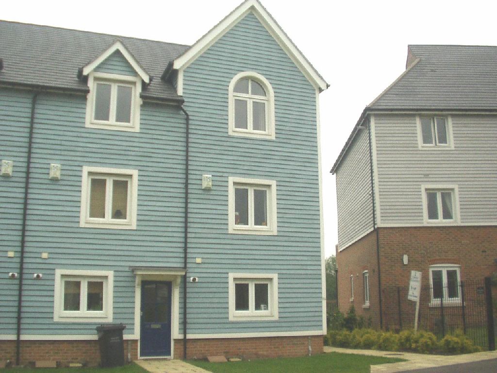 Terraced, 1,130 sq ft