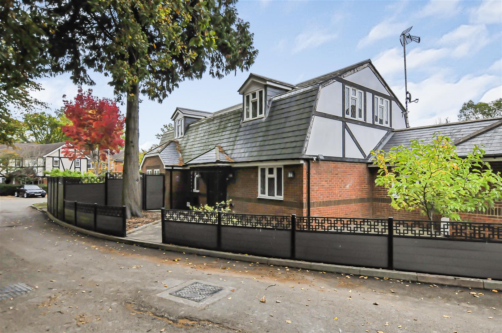 5 bedroom detached house for sale 0