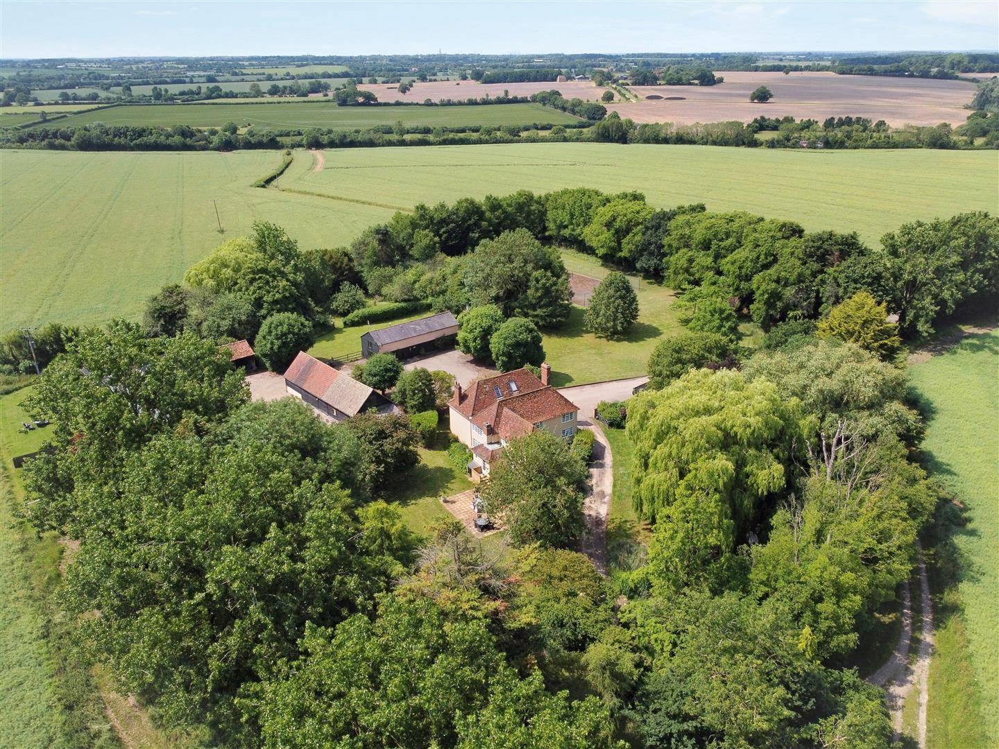 6 bedroom farmhouse for sale 0