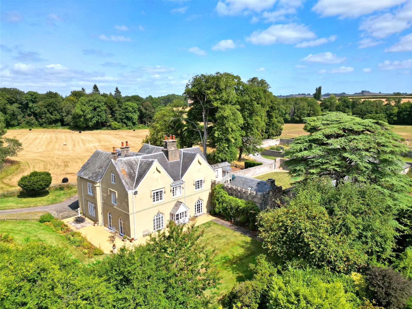 6 bedroom detached house for sale 0