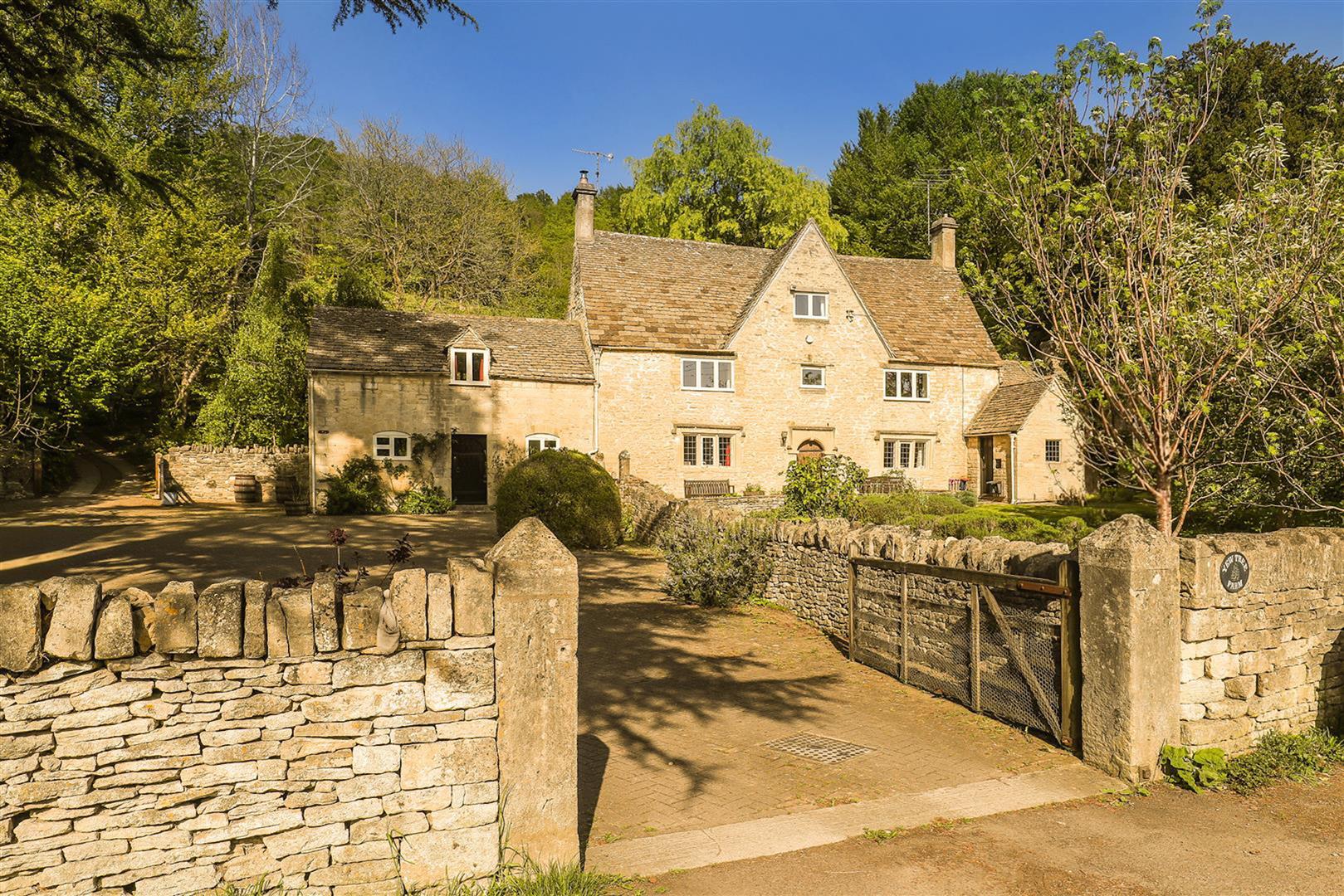 5 bedroom detached house for sale 0