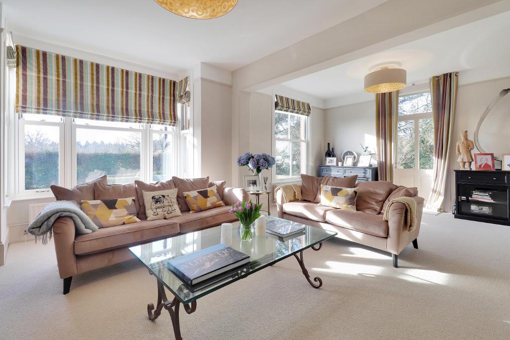 5 bedroom detached house for sale 0