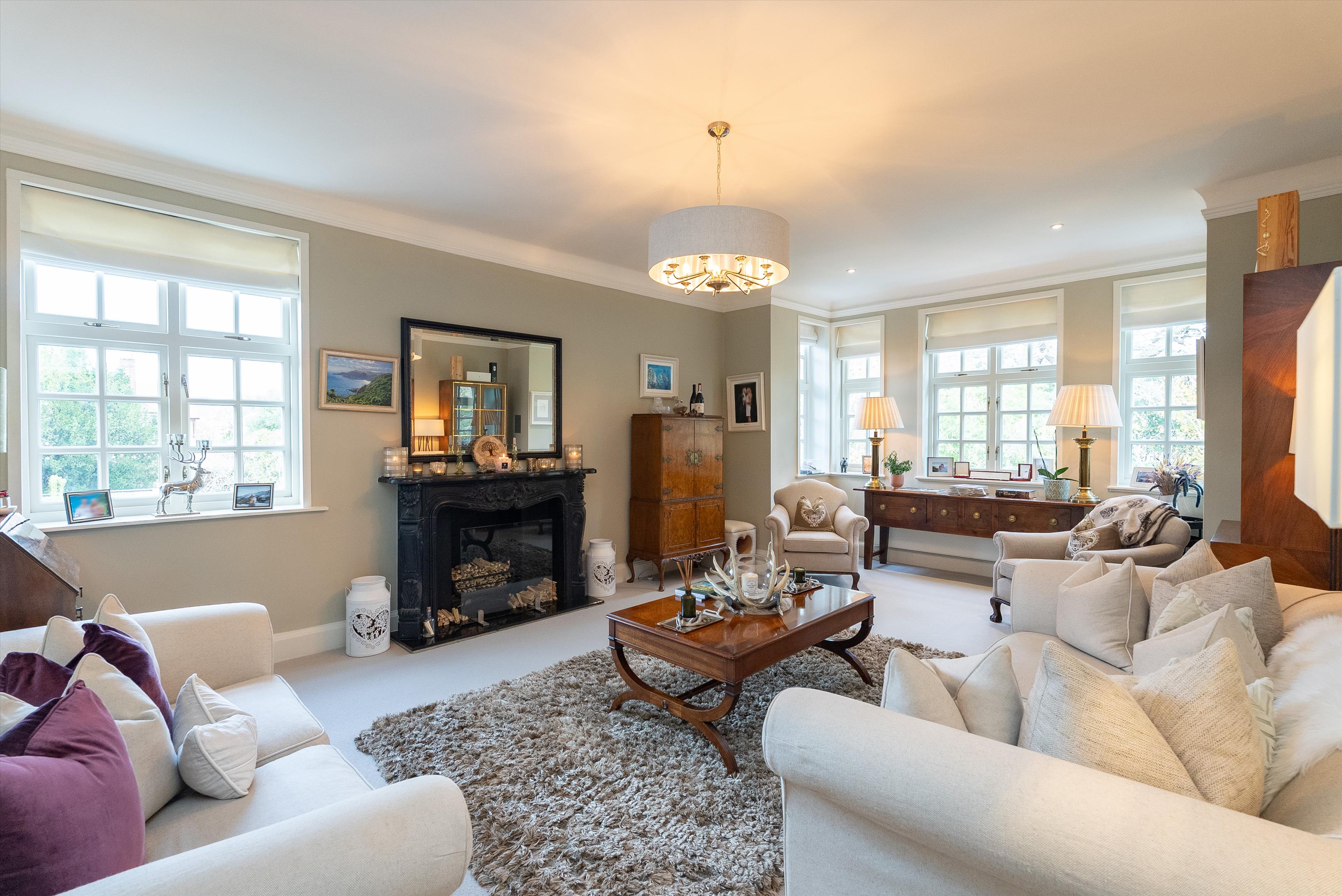 5 bedroom flat for sale 0