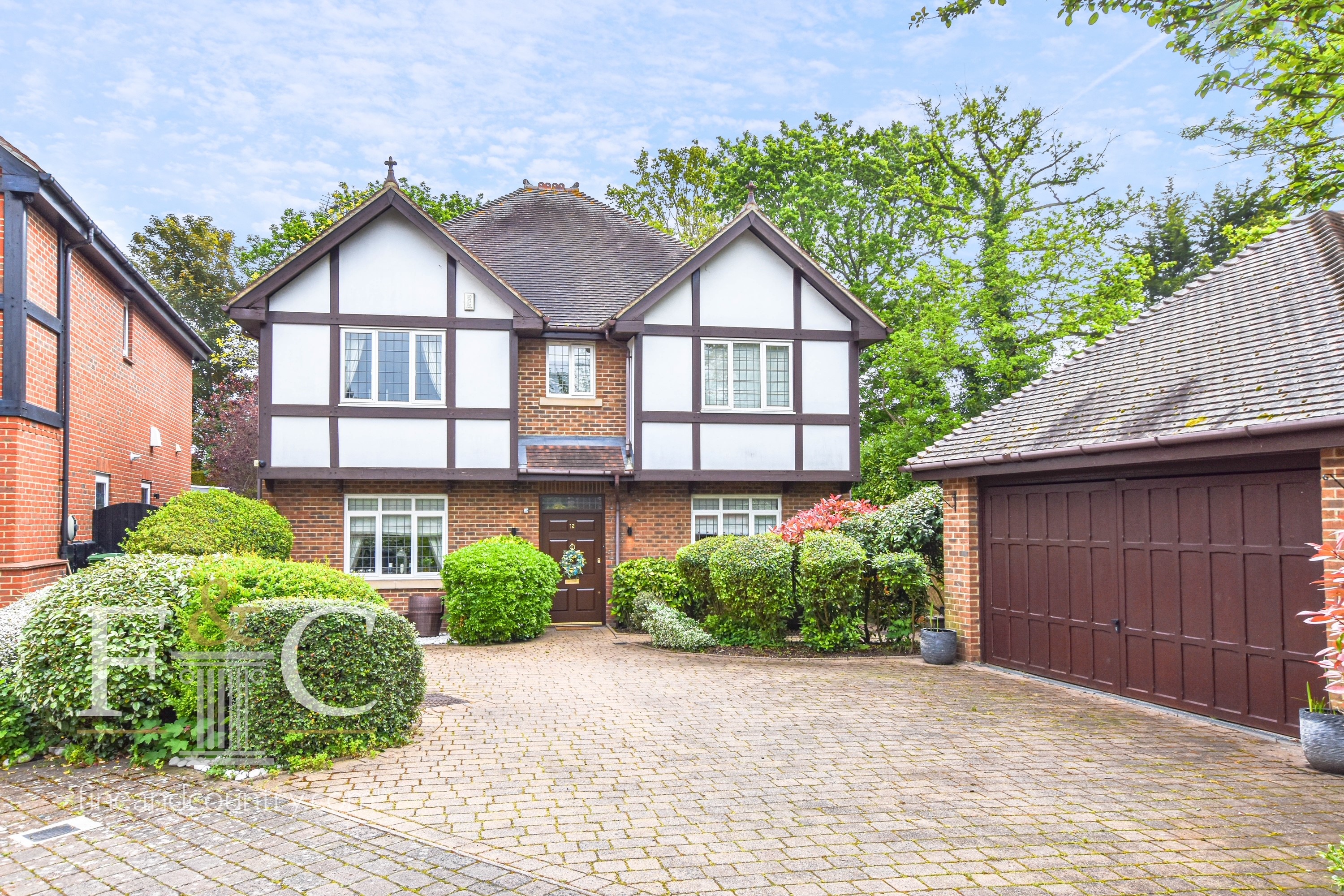 5 bedroom detached house for sale 0