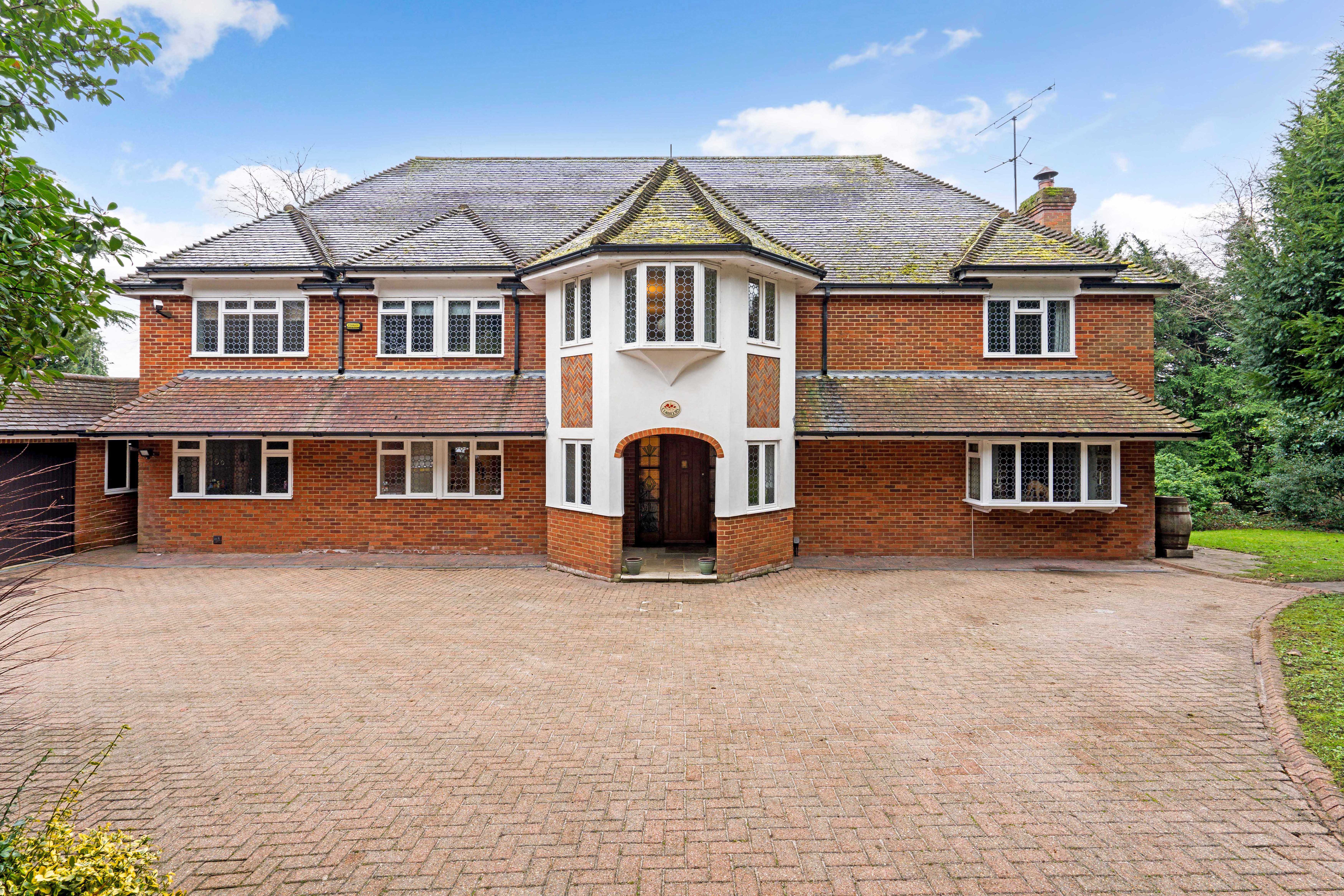 5 bedroom detached house for sale 0