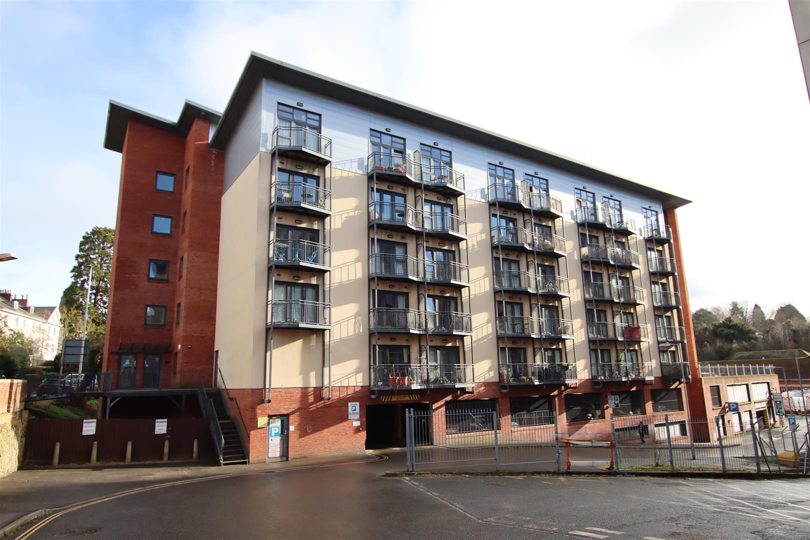 Studio flat on 25, Marcus House, Exeter, £100,000