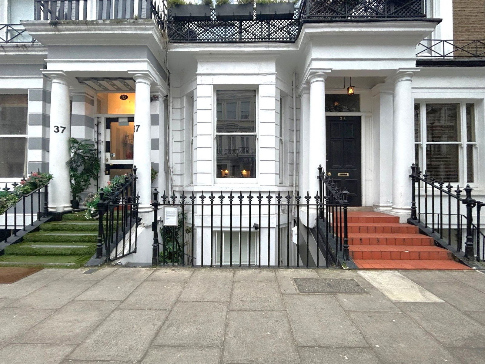 2 bedroom flat for sale 0