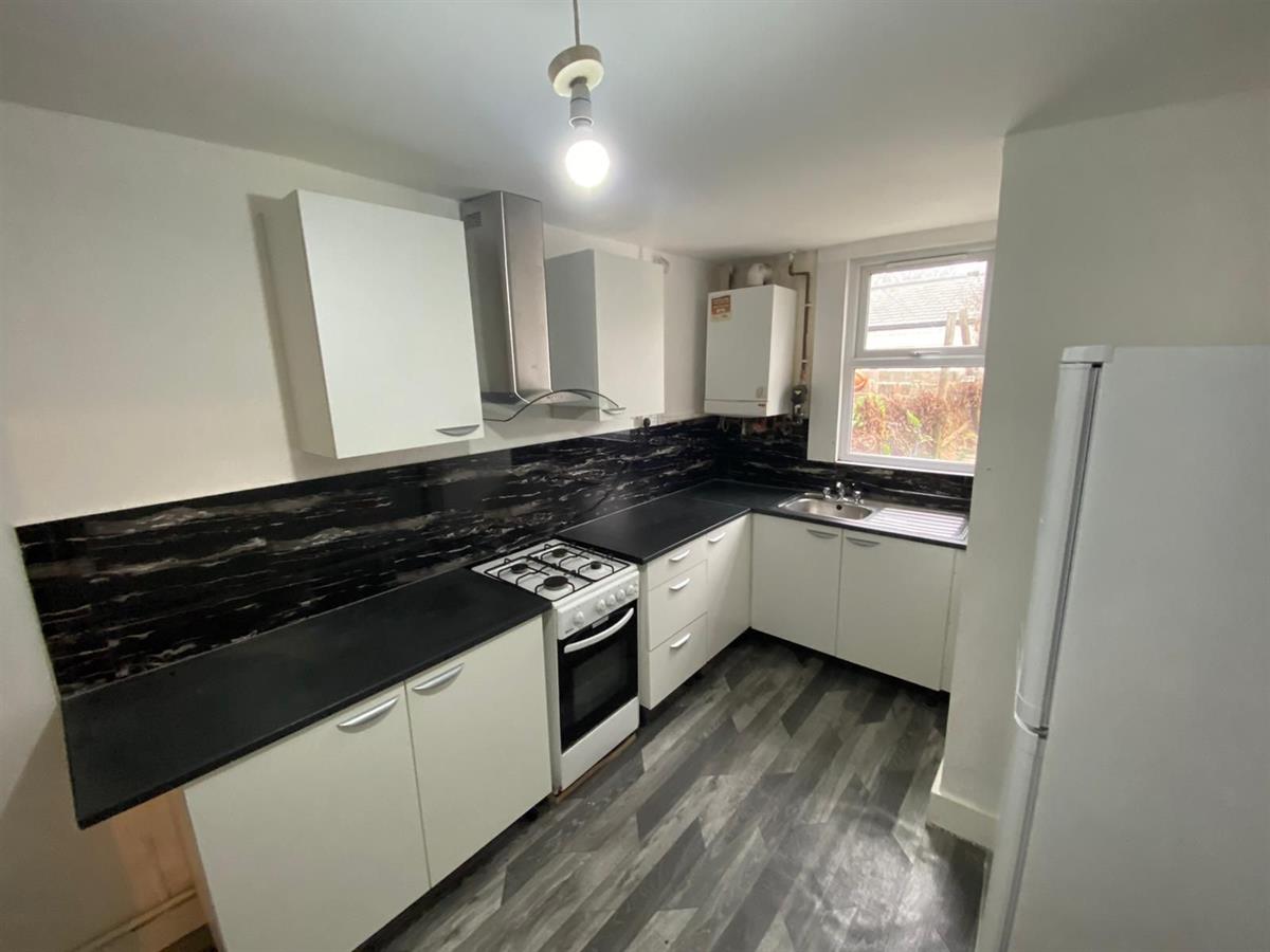 86 Dersingham Avenue, Manor Park photo 2