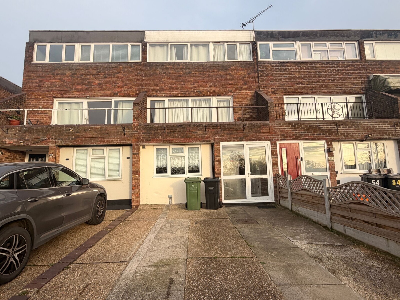 53, Gun Hill Place, Basildon photo 2