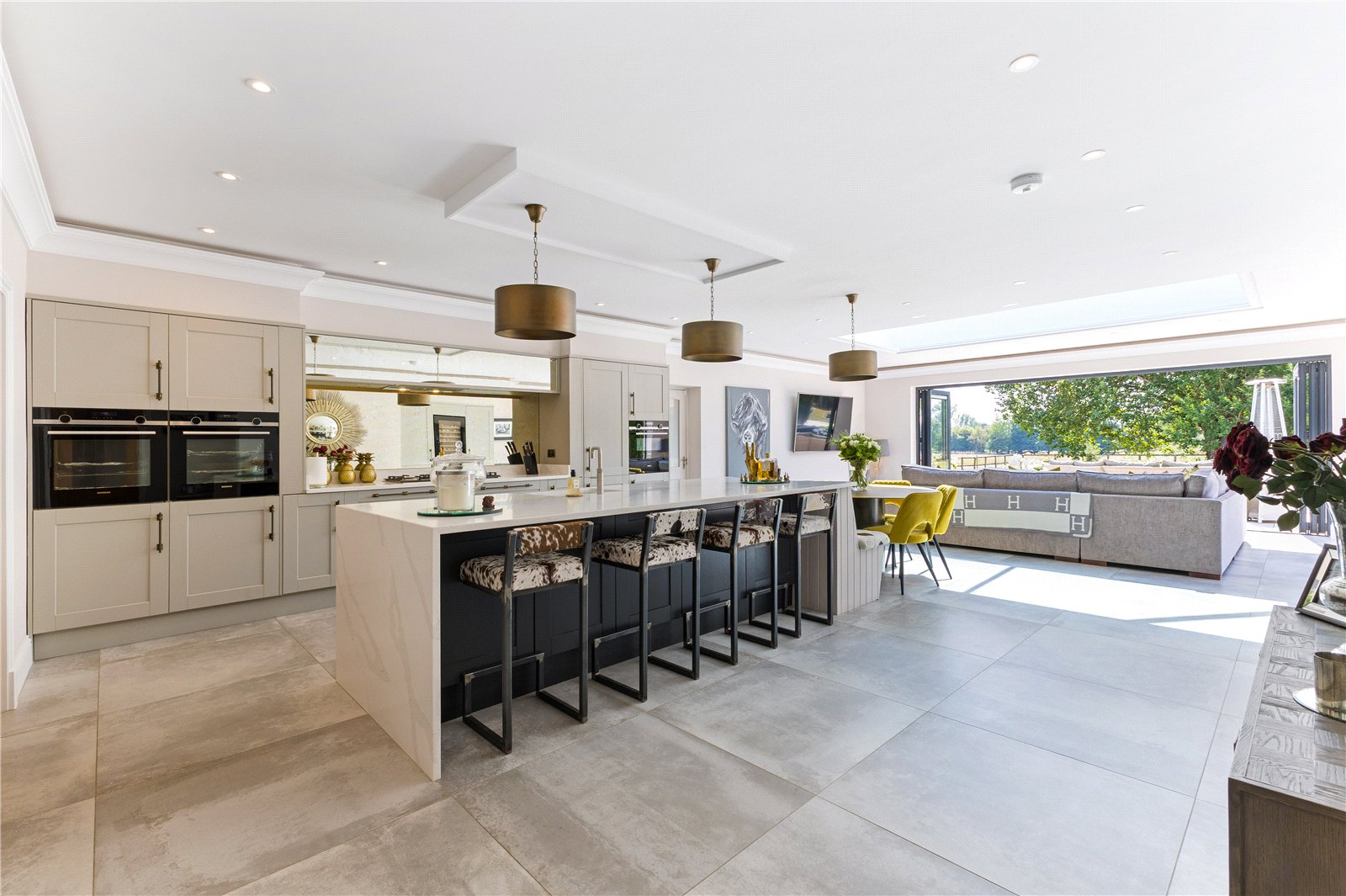 5 bedroom detached house for sale 0