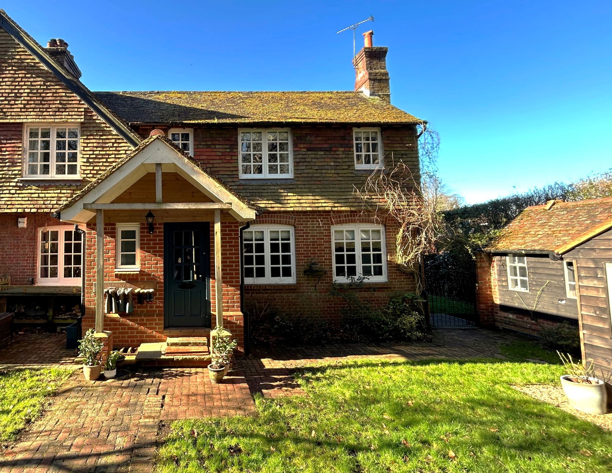 4 bedroom semi-detached house for sale 0