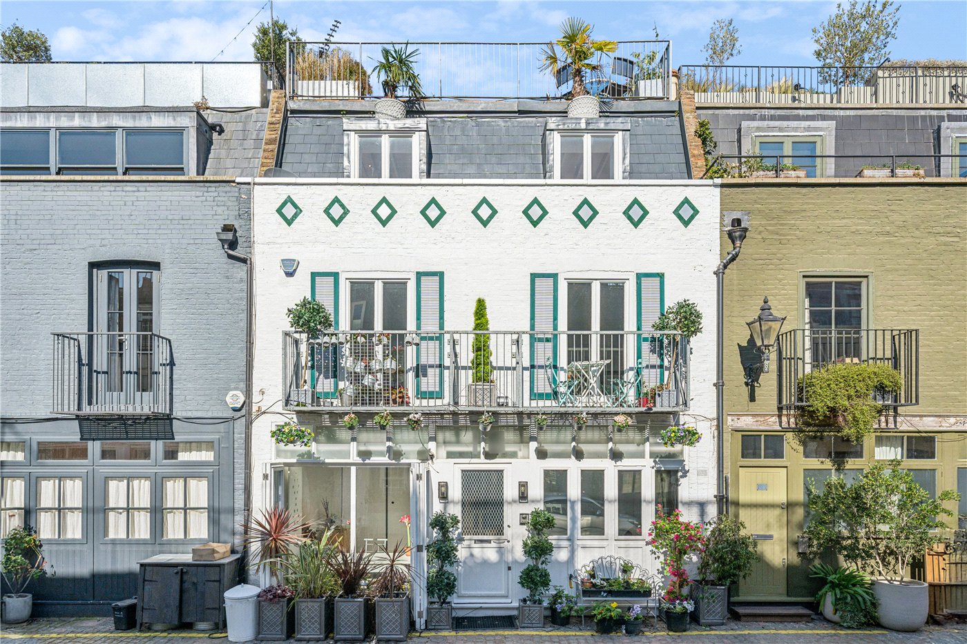 4-bed detached on 16, St. Lukes Mews, London, £8,558/mo